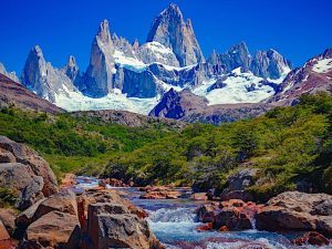 Paisaje de la Patagonia con lagos y montañas
