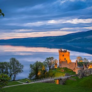 Paisaje de Inglaterra y Escocia con arquitectura histórica